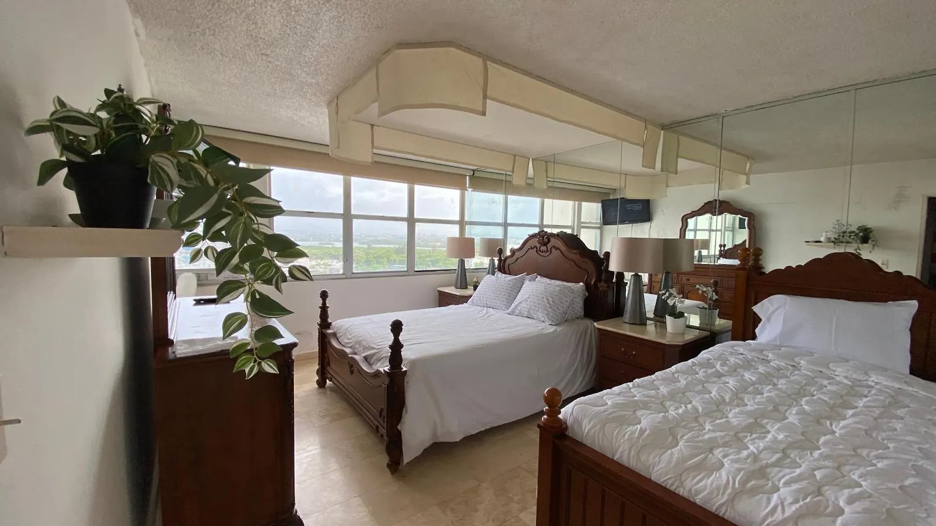 Downtown Isla Verde Beachfront Apartment With Pool And Parking San Juan